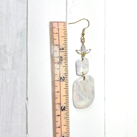 Handmade marble look polymer clay earrings - Picture 2 of 3